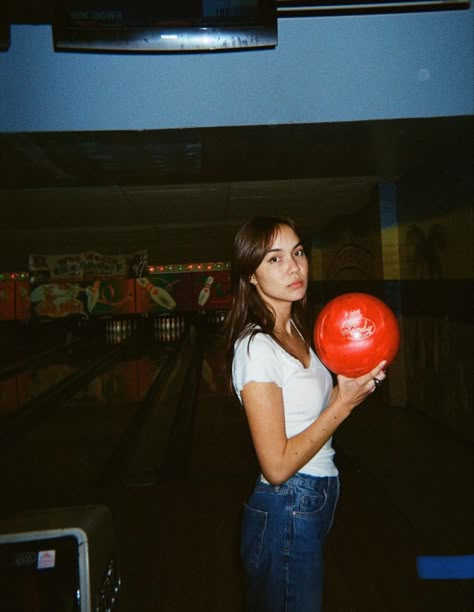 80s Bowling Outfit, Aesthetic Bowling Outfits, Bowling Fits, Bowling Alley Photoshoot With Friends, Bowling Pics, Bowling Alley Aesthetic Photoshoot, Bowling Photoshoot, Cute Bowling Outfit Date, Bowling Alley Outfit