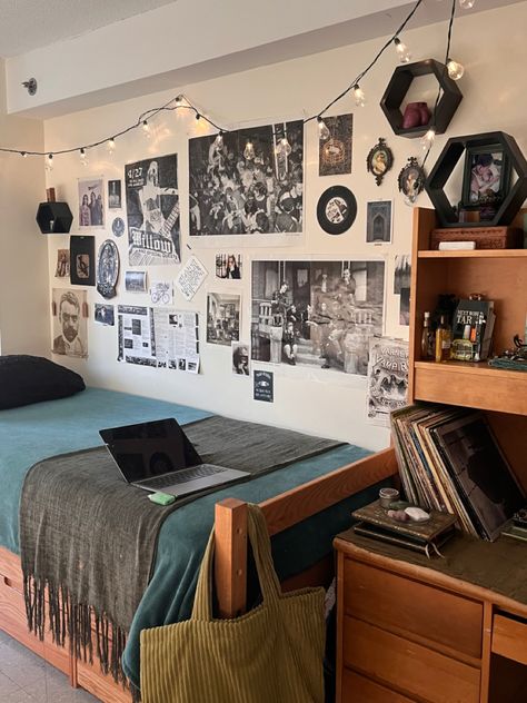 Athlete Dorm Room, Sports Dorm Room Ideas, Black And Brown Dorm Room, Raven Claw Dorm Room, Dorm Decor Guys, Make Dorm Room Ideas, College Dorm Room Ideas Music, College Dorm Room Ideas Dark Academia, Men Dorm Room Decor