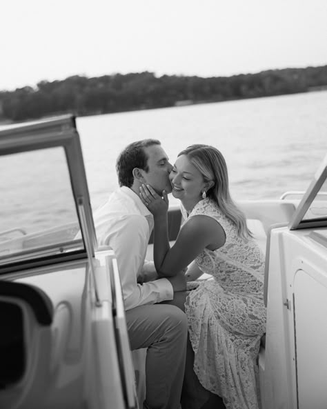 Engagement Couple on a boat on the Lake poses Engagement Boat Pictures, Yacht Engagement Pictures, Lake Boat Engagement Photos, Lake House Engagement Photos, Engagement Photos By Lake, Engagement Pictures On A Boat, Boat Couple Pics, Engagement Photos Boat, Boat Engagement Shoot