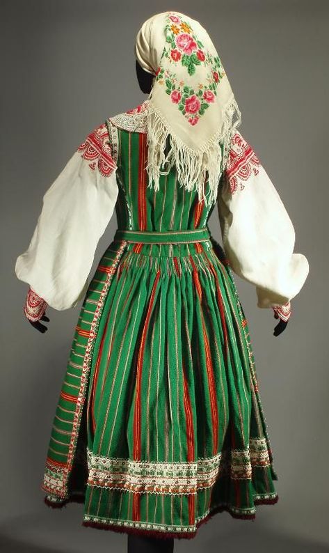 FolkCostume&Embroidery: Costume of the 'White' Kurpie, Mazowsze, Poland Slavic Fashion, Polish Traditional Costume, Polish Folklore, Slavic Clothing, Polish Clothing, Polish Heritage, Polish Traditions, Polish Folk, Folk Clothing