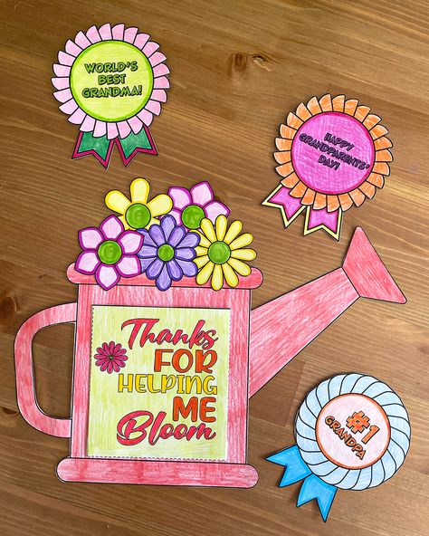 This adorable craft/homemade gift is designed for your students to create a fun watering can card to gift their grandparents on Grandparents’ Day. This template also includes a special pocket feature for students to insert a packet of seeds to remind their grandparents, “Thanks for Helping Me Grow! Parents Day Activity For Kids, Cards For Grandparents From Kids, Special Persons Day Craft, Simple Grandparents Day Crafts, Diy Grandparents Day Cards, National Grandparents Day Crafts, Grandparents Art For Kids, Grandfriends Day Activities, Grandparents Day Art For Kids