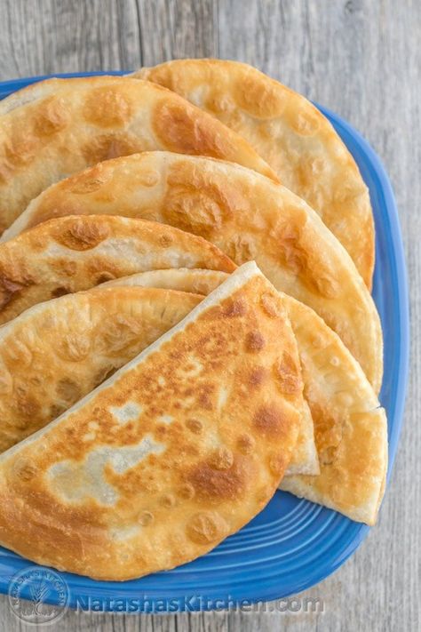 Cabbage and Mushroom Chebureki (Turnovers) Turnover Recipes, Eastern European Recipes, Ukrainian Recipes, European Cuisine, Corn Beef And Cabbage, Green Cabbage, Cabbage Recipes, European Food, Russian Recipes