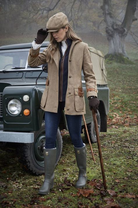 British Country Style Women, English Country Fashion, Countryside Outfit, Country Outfits Women, Countryside Fashion, British Country Style, Holland Cooper, Countryside Style, Country Attire