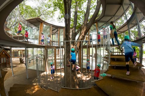 Inside the world’s best kindergarten | Tokyo-based firm Tezuka Architects created an endless playground where trees grow right through classrooms and kids can slide, run, and climb to class. #education #k12 #parenting Green Architecture House, Kindergarten Design, Kindergarten Science, Green Architecture, Amazing Buildings, Japanese Architecture, Learning Spaces, Environment Design, Too Cool For School