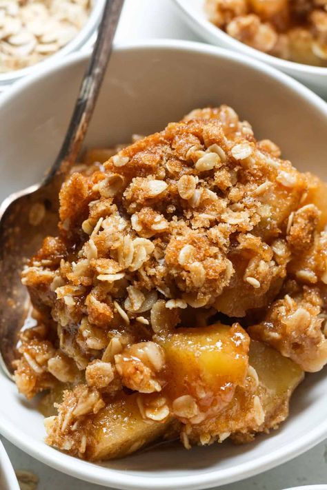 Gluten Free Apple Crisp - Organically Addison Dairy Free Apple Crisp, Apple Crisp No Oats, Gluten Free Crisps, Organically Addison, Healthy Apple Crisp, Gluten Free Apple Crisp, Gluten Free Apple, Gluten Free Thanksgiving, Gluten Free Desserts Recipes