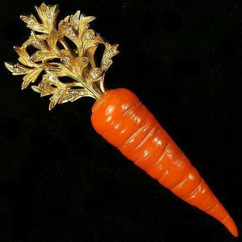 Nettie Rosenstein Victory Garden Carrot Pin, c. 1940s. Rosenstein was a prominent fashion and costume jewelry designer based in NYC from the 1913 through 1975 Carrot Jewelry, Nettie Rosenstein, Vegetable Jewelry, Victory Garden, Cognac Diamonds, Fruit Jewelry, Coral Jewelry, Vegetable Soup, Coral Turquoise