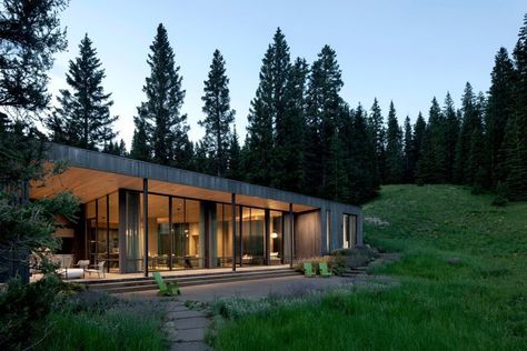 CCY Architects wraps Colorado house in patinated copper Alpine Cabin, Modern Glass House, Alpine House, Prefab Cabins, Oak Panels, Colorado Homes, Construction Cost, Cabin In The Woods, Modern Cabin