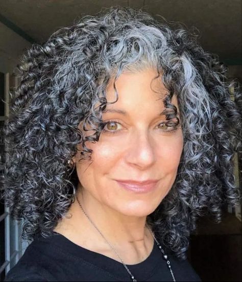 8 Tips for Women with Gray Curly Hair to Embrace Its Natural Color and Texture Gray Curly Hair, Curly Grey Hair, Brown Hair Pictures, Curly Gray Hair, Wavy Haircut, Gray Blending, Gray Hairstyles, Dark Curly Hair, Grey Curly Hair