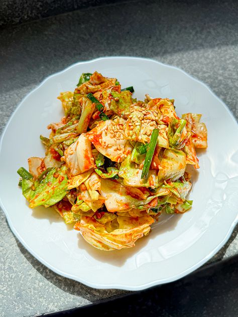 Easy Green Cabbage Kimchi Recipe & Video - Seonkyoung Longest Green Cabbage Kimchi Recipe, Cabbage Kimchi Recipe, Braised Chicken Recipes, Soy Garlic Chicken, Cabbage Kimchi, Chicken Ramen Recipe, Garlic Fried Chicken, Sweet Tea Recipes, Beef Ribs Recipe