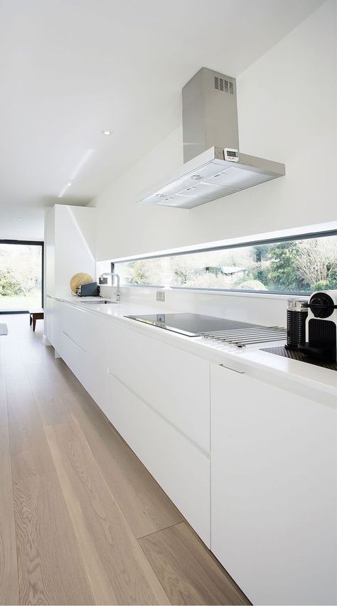 Modern White Kitchen Cabinets, White Kitchen Inspiration, Modern White Kitchen, Interior Design Minimalist, White Modern Kitchen, Minimalist Interior Design, Minimalist Home Decor, White Kitchen Cabinets, House Extensions