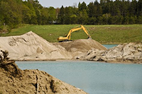 Making A Pond How To Build, How To Make A Pond, Nature Knowledge, Digging A Pond, Pond Build, Pond Building, Build A Pond, Beautiful Pond, Camper Maintenance