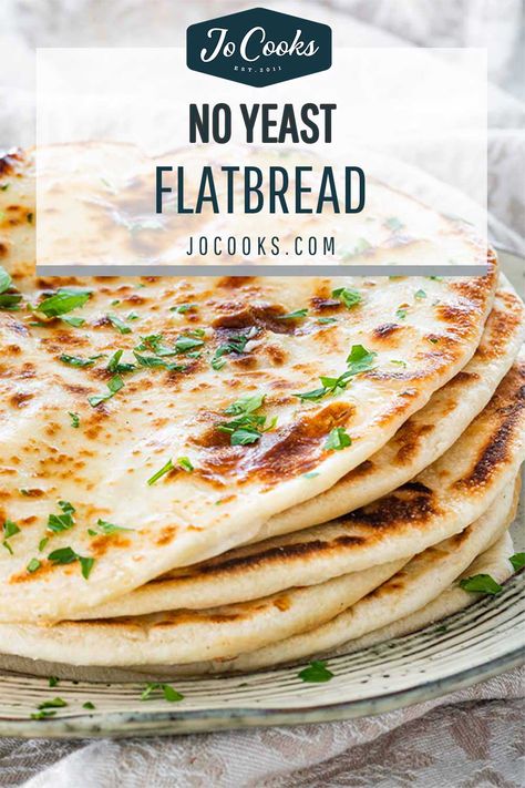 Fast Pita Bread Recipe, Pita Bread No Yeast, No Yeast Flatbread, Garlic Flatbread Recipe, Soft Flatbread Recipe, Onion Dishes, Food Unhealthy, Homemade Flatbread Recipes, Quick Flatbread