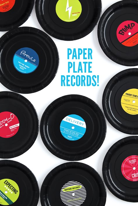 Check out these DIY Paper Plate Records using this cute printable from @PagingSupermom 80s Props Diy, We Got The Beat Hoco Theme, Rocker Party, 90s Decorations, Festa Rock Roll, Motown Party, Grease Party, 50s Theme Parties, Sock Hop Party