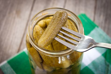 Doctor up a regular jar of dill pickles with this recipe for sweet pickles with horseradish, a sure way to impress guests and yourself! Foods High In Probiotics, Pickle Juice Benefits, Pickle Soup, Marinated Cheese, Sour Pickles, Low Stomach Acid, Mustard Pickles, Dill Pickles, Pickle Juice