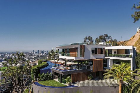 Beach Mansion, Villa Luxury, Los Angeles Skyline, Mega Mansions, Ceiling Installation, Outdoor Entertaining Area, Hollywood Hills, Luxury Homes Dream Houses, Modern House Plans