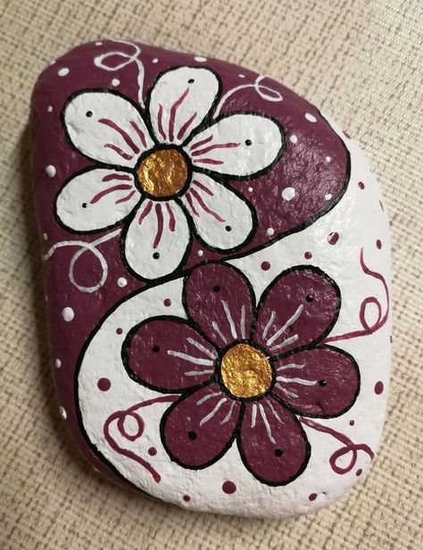 painting rocks! | A simple piece 😊🖌️🎨 | Facebook Rock Painting Patterns, Painting Rocks, Painting Patterns, Rock Painting, Painted Rocks, Dots, Pattern, Quick Saves