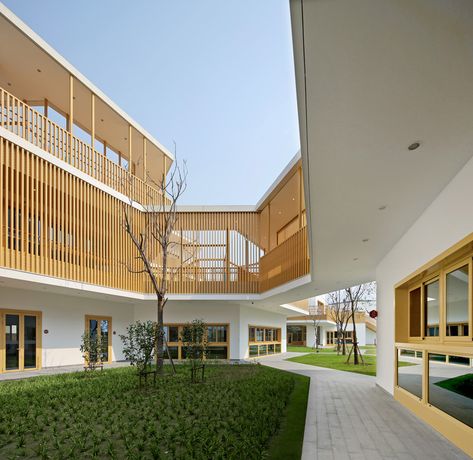 Courtesy of 山水秀建筑事务所 Kindergarten Architecture, Bilingual Kindergarten, School Building Design, University Architecture, Kindergarten Design, Architecture Collage, Education Architecture, Portfolio Layout, Chinese Architecture