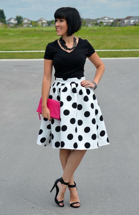 Polka Dot Midi Skirt, Midi Skirt, Dress, Sheinside, joe fresh tee, polka dot skirt, high heels, black sandles, black tee Dot Skirt Outfit, Blue Polka Dot Skirt, Polka Dot Outfit, Dots Outfit, Dots Fashion, Chique Outfit, Polka Dot Midi Skirt, Afrikaanse Mode, Pink Clutch