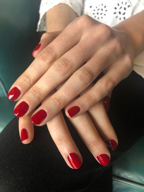 Short Red Nails, Natural Looking Nails, Red Gel Nails, Nails Yellow, Red Acrylic Nails, Her Nails, Red Nail Polish, Red Nail Designs, Red Nail