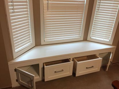 diy built in window seat with drawer and cabinet storage, closet, kitchen cabinets, kitchen design, storage ideas Window Seat With Drawers, Window Bench Seat With Storage, Bay Window Storage, Bay Window Benches, Bedroom Window Seat, Diy Window Seat, Diy Built In, Built In Window Seat, Bay Window Living Room