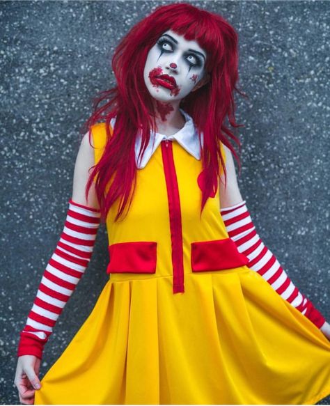 Ronald McDonald Mcdonald Costume, Ronald Mcdonald Costume, Terrifying Halloween Costumes, Red Hair Halloween Costumes, Terrifying Halloween, Creepy Halloween Costumes, Joker Halloween, Halloween Circus, Creepy Halloween Makeup