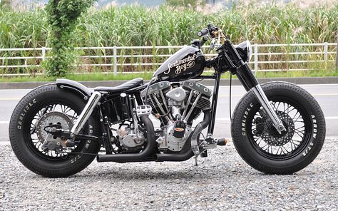 swingarm bobbers Shovelhead Bobber, Bobber Motorcycles, Rat Bikes, Мотоциклы Harley Davidson, Bobber Style, Bobber Custom, Harley Bobber, Bobber Bikes, West Coast Choppers