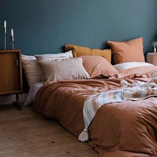 Thank you for the beautiful repost of our organic Studio Feder bedding @wunderblumen 🍂Good night everyone... #bedding#organic#studiofeder#organicbedding#newbrand#webshop#interiordesign#lifestyle#danishdesign#homedecor#homeaccessories#decor#sengetøj#økologisksengetøj#onlineshopping#studiofederbedding Dusty Pink Bedding, Bedroom Designs For Couples, Teal Bedroom, Blue Bedroom Decor, Bedroom Orange, Fall Bedroom, Woman Bedroom, Trendy Bedroom, Couple Bedroom