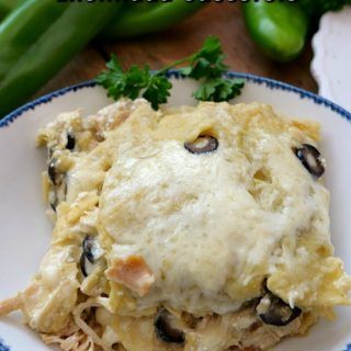 Green Chicken Enchilada Casserole, Casserole Enchilada, Green Chile Chicken Enchilada Casserole, Hatch Green Chili Recipe, Hatch Chili Recipes, Green Chili Chicken Enchiladas, Green Chicken Enchiladas, Hatch Chiles, Green Chile Recipes