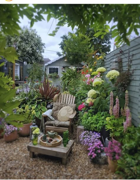 Design Per Patio, Garden Nook, House Backyard, Cottage Garden Design, Magical Garden, Garden Yard Ideas, Small Garden Design, Vintage Garden, Back Garden