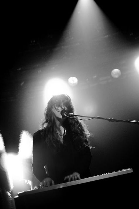 Live Band Photography, Beach House Band Aesthetic, Beach House Concert, Beach House Music, Concert Wall, Beach House Band, Victoria Legrand, Concert Pictures, Fake Chat