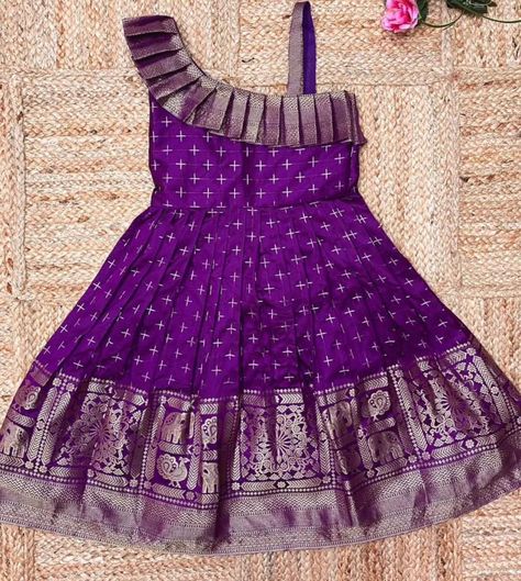 RIN192 7955 SINGLES AVAILABLE Gown: Heavy Jacquard Weaving With Paithani Silk Stitched with canvas patta Size As Per Size Chart Age Group Size-16 - 1yrs Size-18 - 2yrs Size-20 - 3yrs Size-22 - 4yrs Size-24 - 5yrs Size-26 -6yrs Size-28 - 7yrs Size-30 - 8yrs Size-32 - 9Yrs Size-34 - 10-11yrs Size -36- 12 -13yrs Size -38- 14-15 yrs Baby Silk Frocks Designs, Kids Saree Dress, Traditional Frocks For Kids, Baby Tops Design, Kids Crop Tops Designs, Dress Patterns For Kids, Kids Langa Blouse Designs, Pattu Frocks For Kids, Silk Frocks For Kids