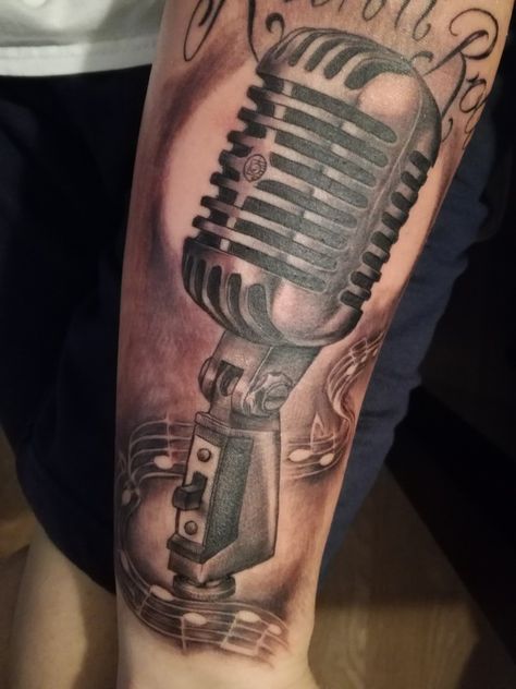 Mikrofon Retro Elvis Jazz Tattoo, Microphone Tattoo, Father Tattoos, Army Tattoos, Music Tattoo Designs, Dope Tattoos For Women, Clock Tattoo, Music Tattoo, Music Tattoos