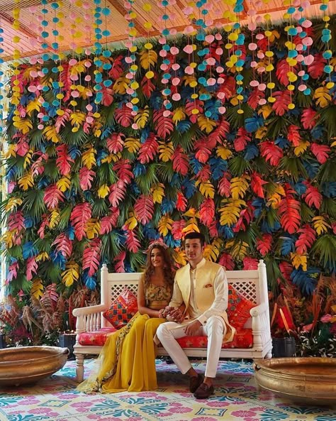 Haldi Decor Ideas, Leaf Decor Wedding, Haldi Decoration Ideas, Haldi Decoration, Mehendi Decor Ideas, Haldi Decor, Mehendi Decor, Engagement Decor, Wedding Background Decoration