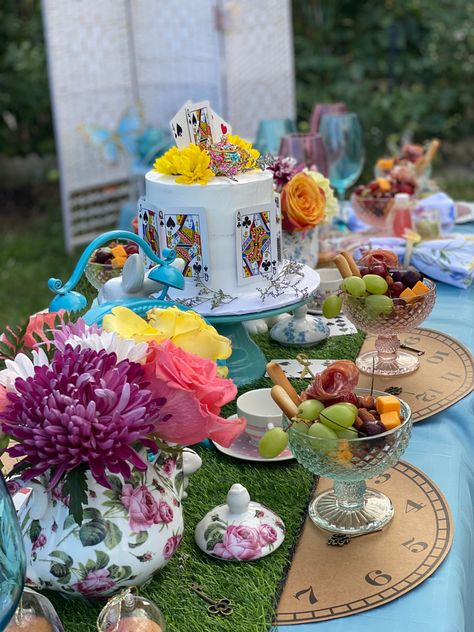 Alice In Wonderland Picnic, Picnic Decor, Birthday Decorations, Alice In Wonderland, Table Decorations, Instagram Post, Instagram Posts, Birthday, On Instagram