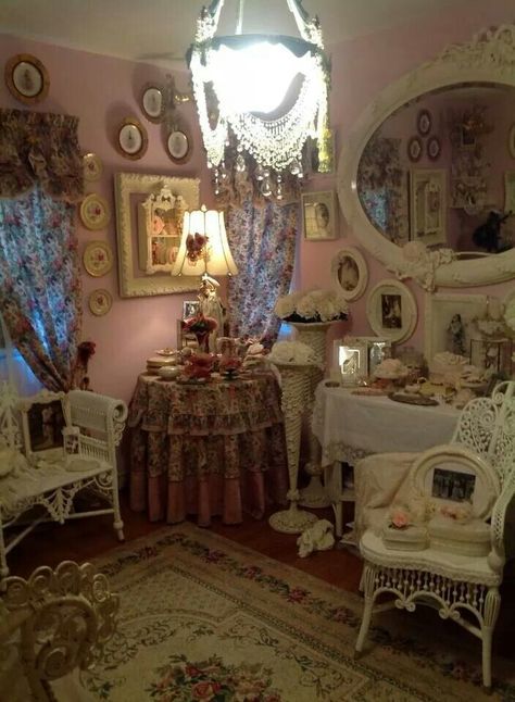 Love Maximalist Coquette Room, Antique Room, Cozy Room Decor, House Inside, Aesthetic Rooms, Dreamy Room, Pretty Room, Vintage Room, Grandmas House