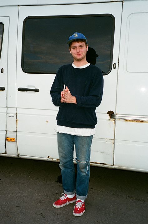 Sweater (Fit) Mac Demarco Outfit, Marc Demarco, Indie Fashion Men, Estilo Vans, Mac Demarco, Short Men Fashion, Stylish Mens Outfits, Streetwear Men Outfits, Style Streetwear