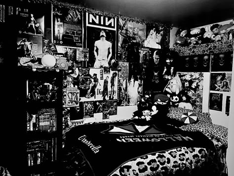 Dark Goth Room Aesthetic, Scene Bedroom Emo, Goth Room Aesthetic, Edgy Rooms, Emo Bedroom, Emo Room, Gothic Decor Bedroom, Scene Bedroom, Gothic Room