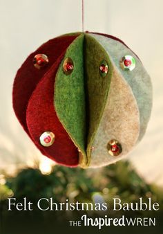 Diy Felt Christmas Ornaments, Handmade Felt Ornament, Baby Mobil, Felt Crafts Christmas, Felt Christmas Decorations, Felt Ornament, Felt Christmas Tree, Craft Stuff, Handmade Christmas Decorations