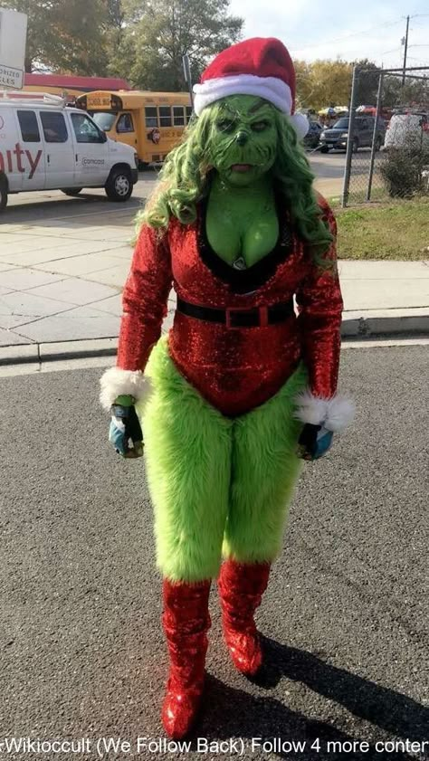 Green Pants Halloween Costume, Female Grinch Costume, Cute Grinch Costume, The Grinch Costume For Women, Diy Christmas Costumes For Women, Grinch Costume Women, Ugly Halloween Costumes, Grinch Halloween Costume, Elf Aesthetic Outfit