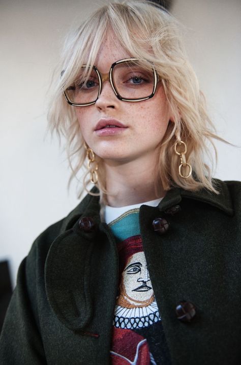 Messy Short Blonde Hair, Monochrome Makeup Look, Stella Jean, Beige Blonde, Short Blonde, Mullet Hairstyle, Hair Reference, Short Blonde Hair, Grunge Hair