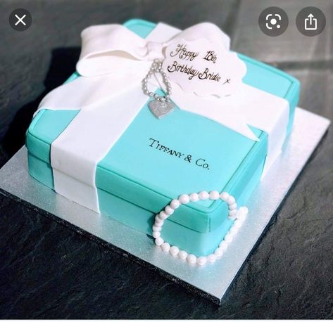 Tiffany Birthday Cake, Tiffany Boxes, Tiffany Sweet 16, Tiffany Theme Party, Breakfast At Tiffanys Party Ideas, Tiffany Themed Bridal Shower, Tiffany Birthday Party, Tiffany Blue Wedding Theme, Birthday Cake Designs