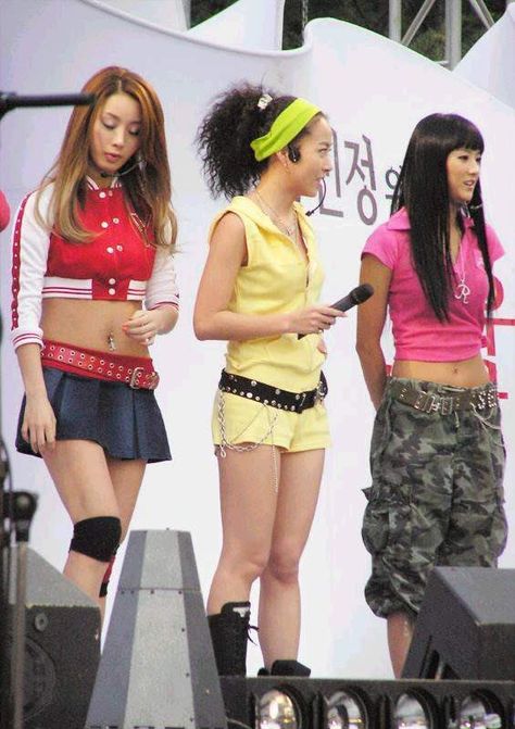 2000s Kpop, 1st Gen Kpop, Y2k Photoshoot, Zumba Outfit, 2000s Japanese Fashion, 2000s Outfit, 00s Fashion, Early 2000s Fashion, Fashion Idol