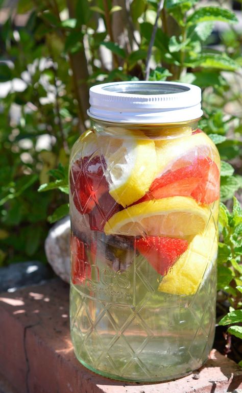 Sun Tea Recipe, Fresh Lemonade Recipe, Sun Tea Recipes, The Best Lemonade, Good Lemonade Recipe, Easy Strawberry Lemonade, Easy Lemonade Recipe, Homemade Strawberry Lemonade, Strawberry Lemonade Recipe