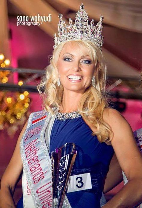 Mrs. Universe Netherlands 2015 - Sophia de Boer Mrs Universe, Netherlands, Universe, Crown Jewelry, Crown, Road