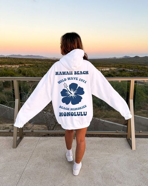 Ocean Beach Aesthetic, Beach Hoodies, Summer Hoodies, Vsco Hoodie, Preppy Sweatshirts, Beach Hoodie, Summer Picture Poses, Hawaii Beach, Cute Preppy Outfits