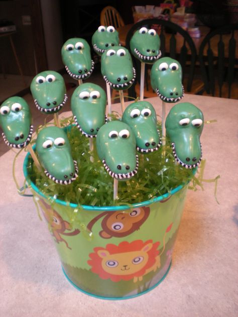 Cake Pop Arrangement - Alligators - this one's for Stephanie Hopkinson ;) xx Alligator Party Food, Alligator Cake Pops, Aligator Cake Ideas, Alligator Birthday Party Food, Croc Party, Alligator Cupcakes, Crocodile Cake, Alligator Cake, Fnaf Cake