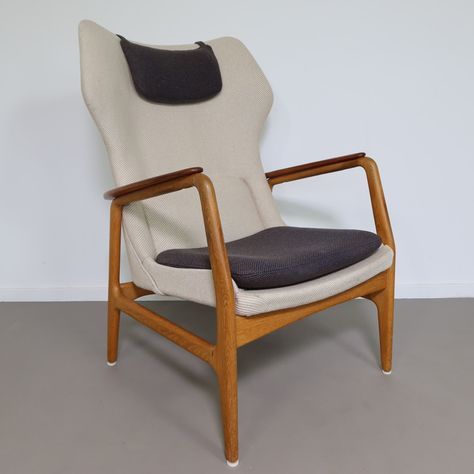 Listed on VNTG.com: Vintage design high back 'Karen' lounge chair by Aksel Bender Madsen for Bovenkamp | #vntg #vintage Mid Century Lounge, Mid Century Lounge Chairs, Leather Club Chairs, Mid Century Armchair, Set Vintage, Club Chairs, Danish Design, Lounge Chair, Vintage Designs