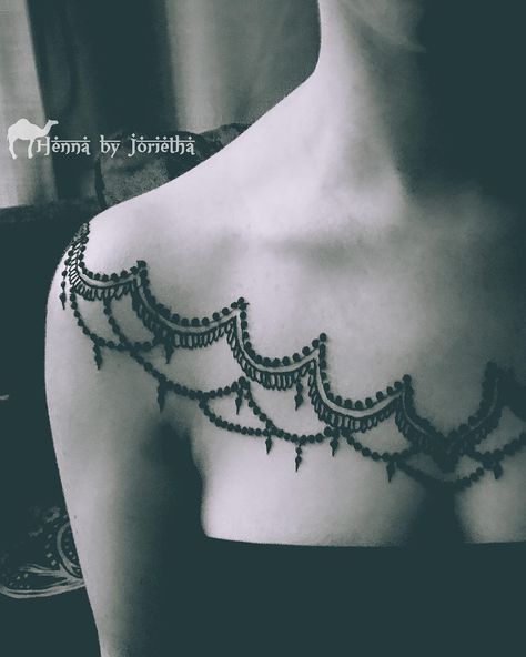 Body Henna Designs Chest, Aesthetic Mehndi Designs Simple, Mehndi Designs Very Simple, Arabic Mehndi Designs Back, Henna Vines, Arabic Mehndi Designs Back Hand, Simple Mehndi Designs Front Hand, Henna Chest, Birthday Henna