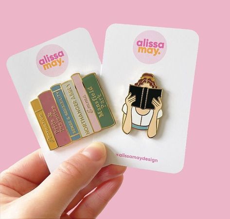 Jane Austen Enamel Pin Set: Elizabeth Bennet Bookworm + Book Shelf. Perfect gift for Jane Austen fans! #janeausten #bookworm . #Enamel_Pin_Packaging_Ideas #Bookish_Enamel_Pins #Pin_Collection_Displays #16th_Birthday_Wishes Bookish Enamel Pins, Book Lovers Gift Basket, Emotional Support Kindle, Enamel Pin Design, Crown Printable, Taylor Swift Book, Bookstagram Ideas, Books Lover, Cat Enamel Pin