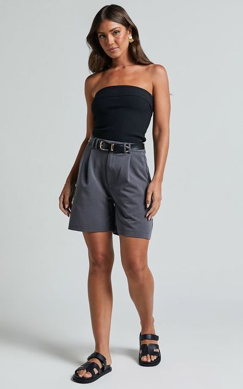 Explore 25 unique grey shorts outfit ideas perfect for women's summer and casual wear. Get inspired with trendy styling tips for creating cute, comfy looks. From chic women street styles to casual summer combos, find outfits for school, gym, and everyday wear. Perfect your women aesthetic with our styling guide for every season. Long Trouser Shorts Outfit, Gray Shorts Outfit, Tweed Shorts Outfit, Pleated Shorts Outfit, Dressy Shorts Outfits, Tailored Shorts Outfit, Shorts For Work, Grey Shorts Outfit, High Waist Outfits